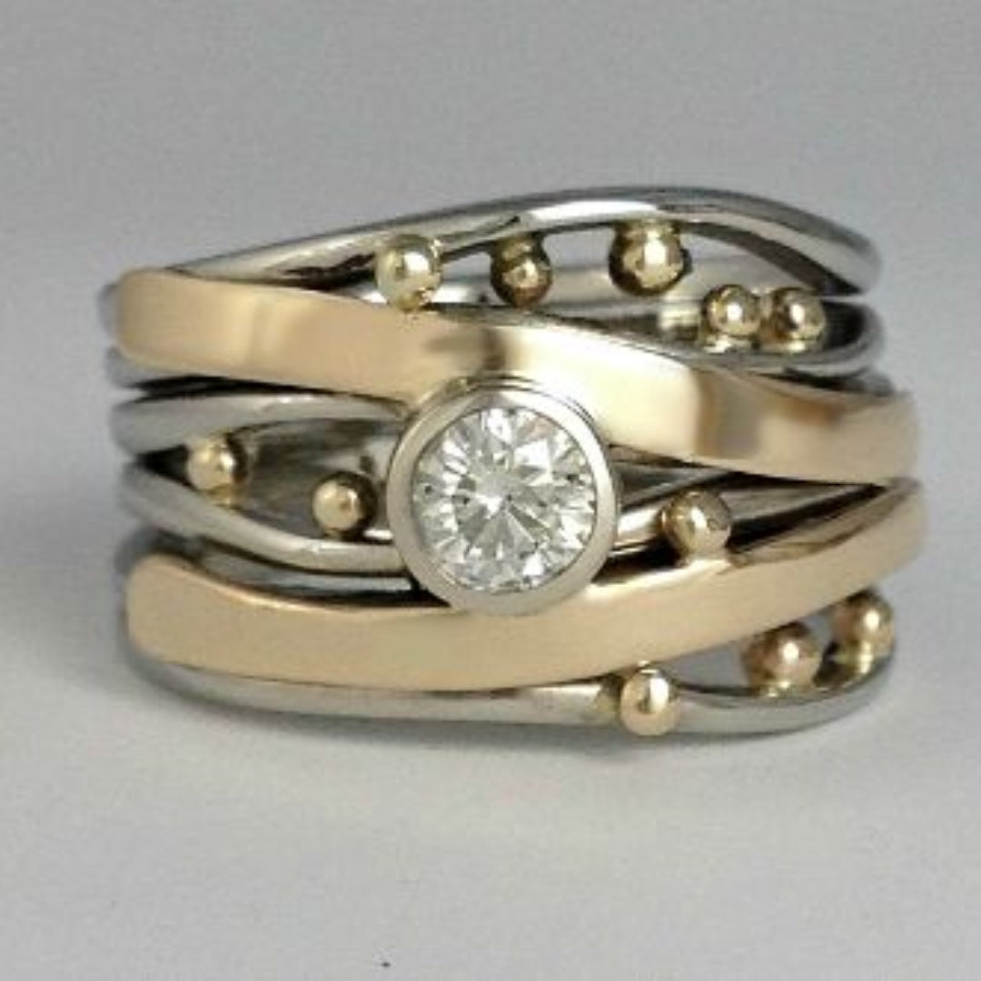 Royal - Vintage Gold Ring Inlaid with Zirconia
