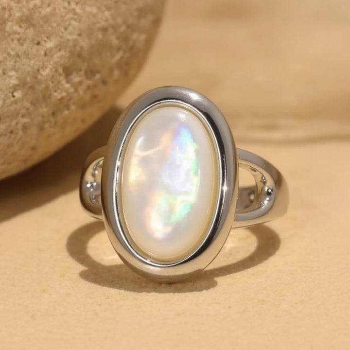 Adjustable "Hidden Treasure" Ring in Mother-of-Pearl & Silver