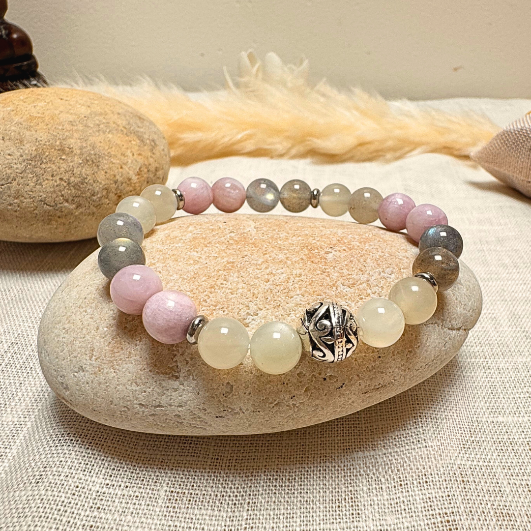 Premium Bracelet "Feminine Energy" in Labradorite, Moonstone & Kunzite