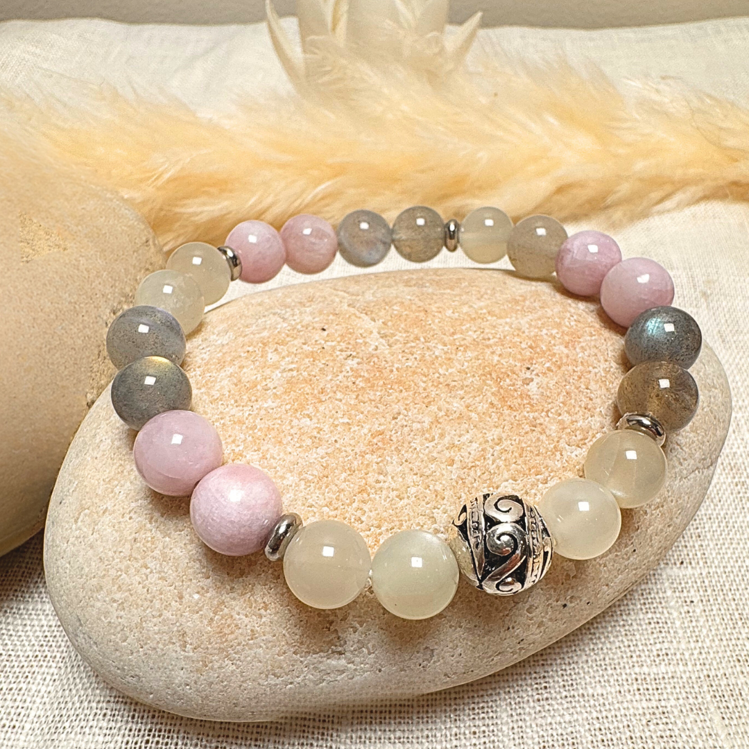 Premium Bracelet "Feminine Energy" in Labradorite, Moonstone & Kunzite