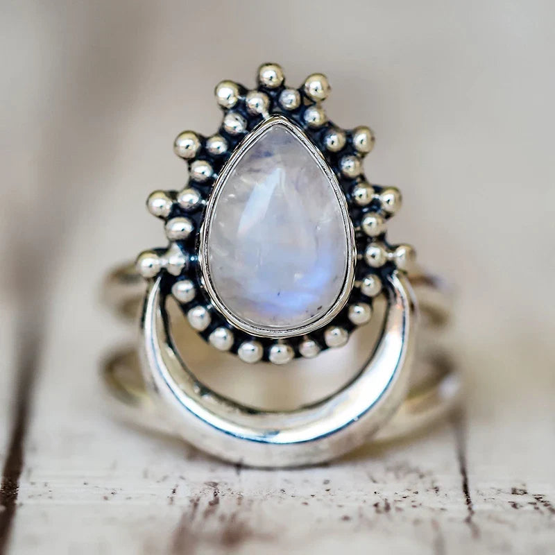 "Intuitive Moon" Ring in Moonstone & Silver