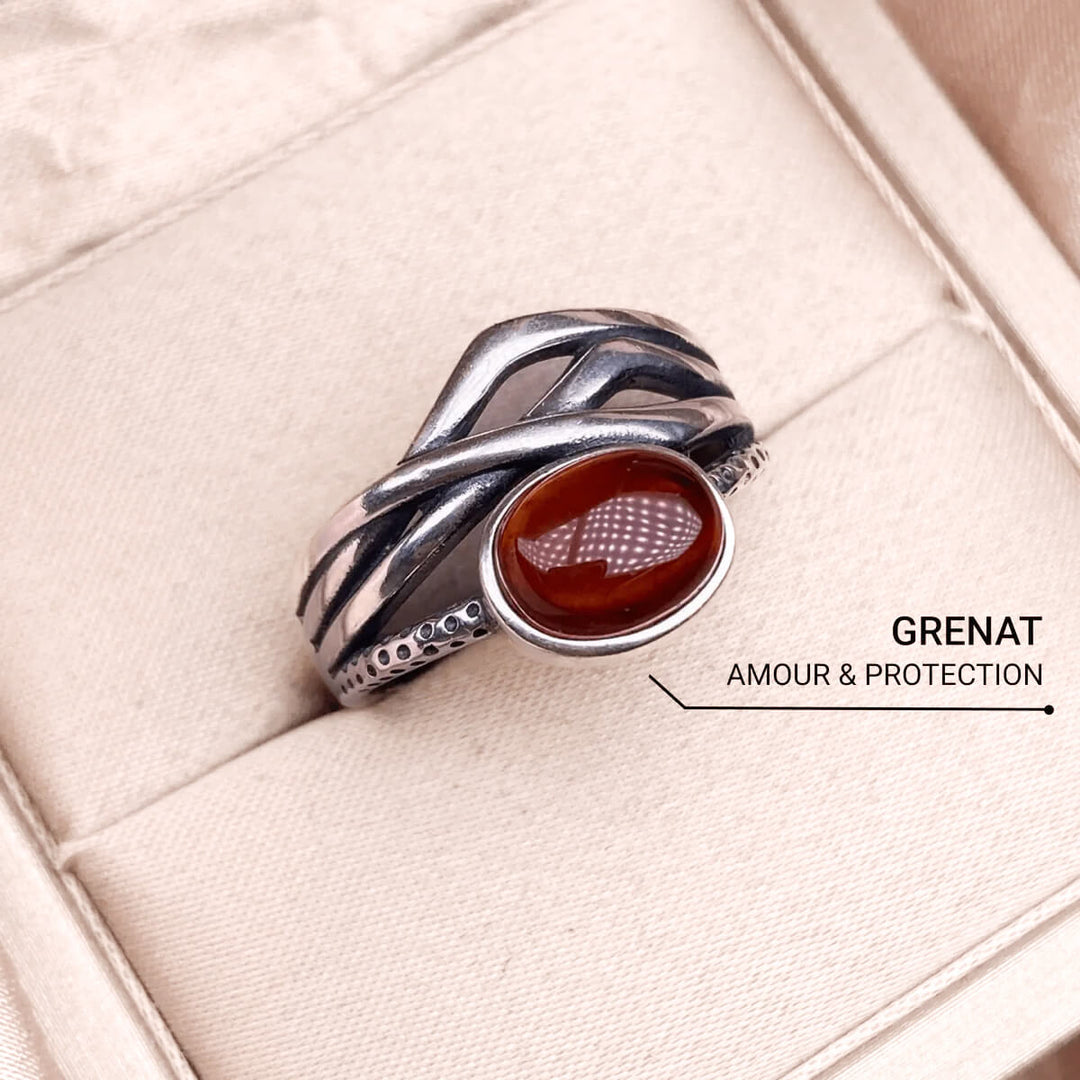Adjustable Ring "Prema" in Garnet & Silver