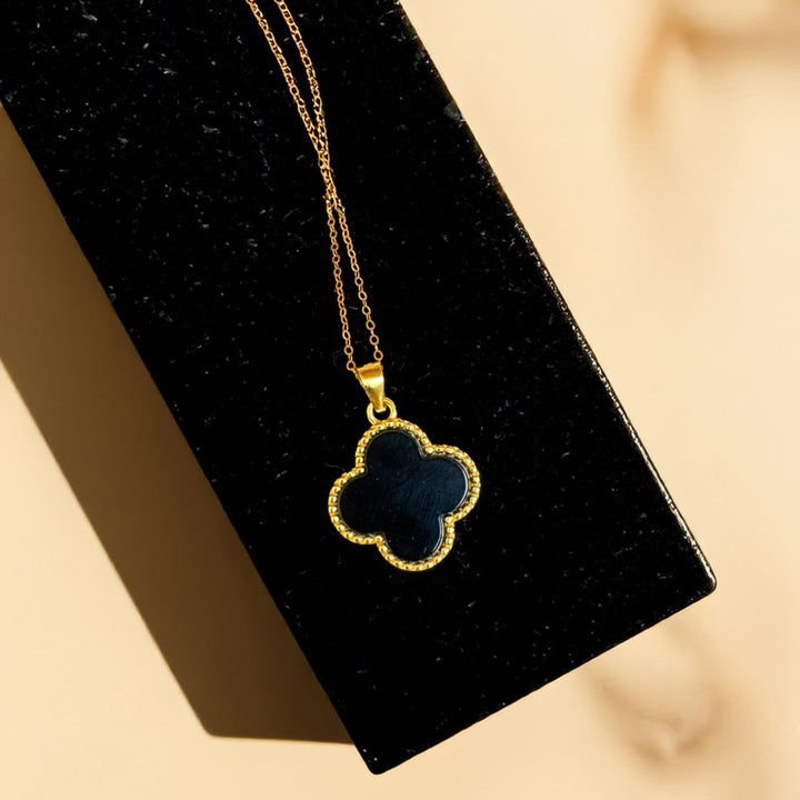 "Luck Clover" Necklace in Mother-of-Pearl or Onyx