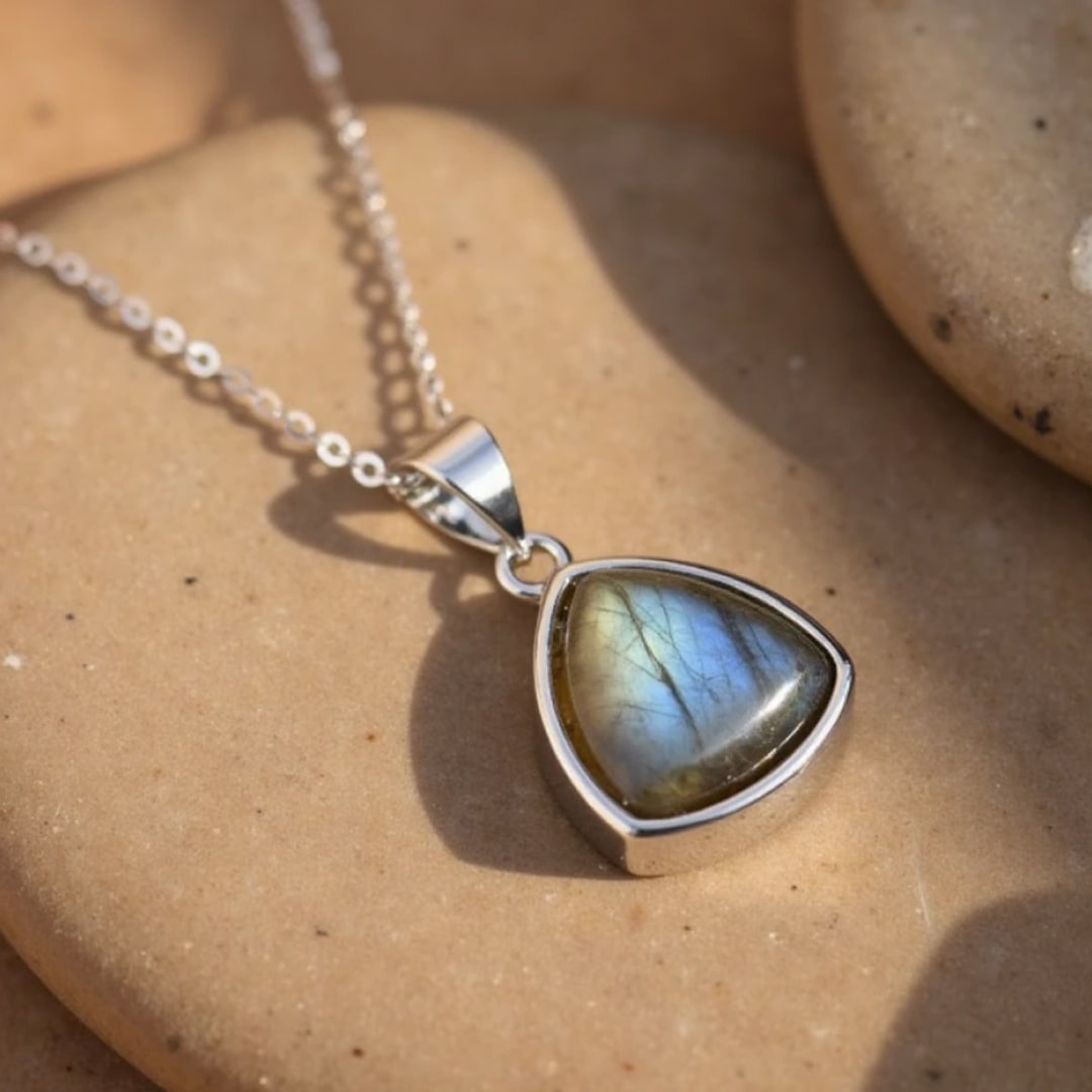 "Aura Protector" Labradorite Pendant