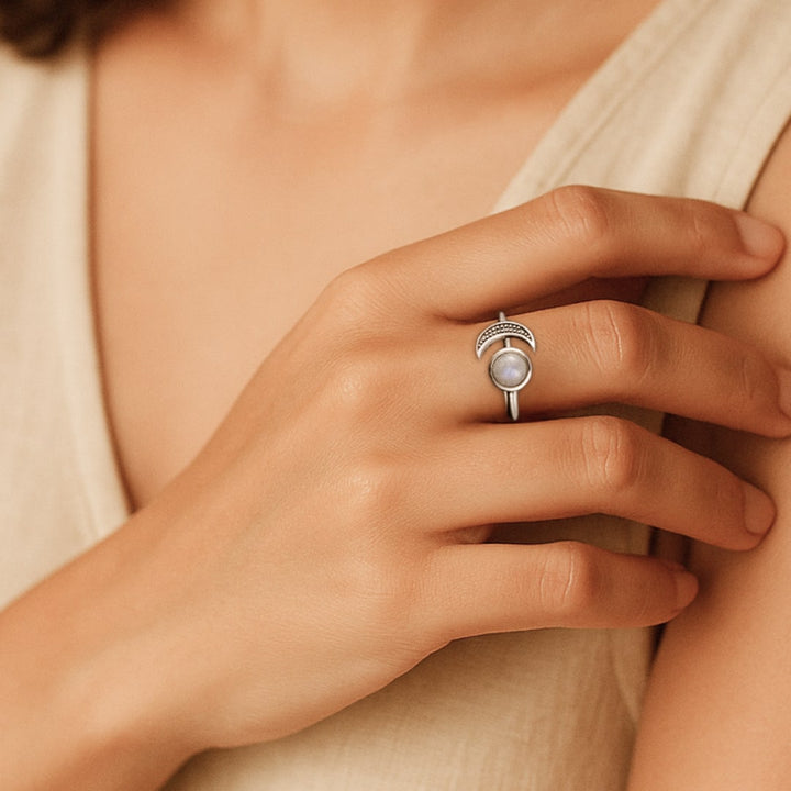 Adjustable Ring "Séléné" in Moonstone