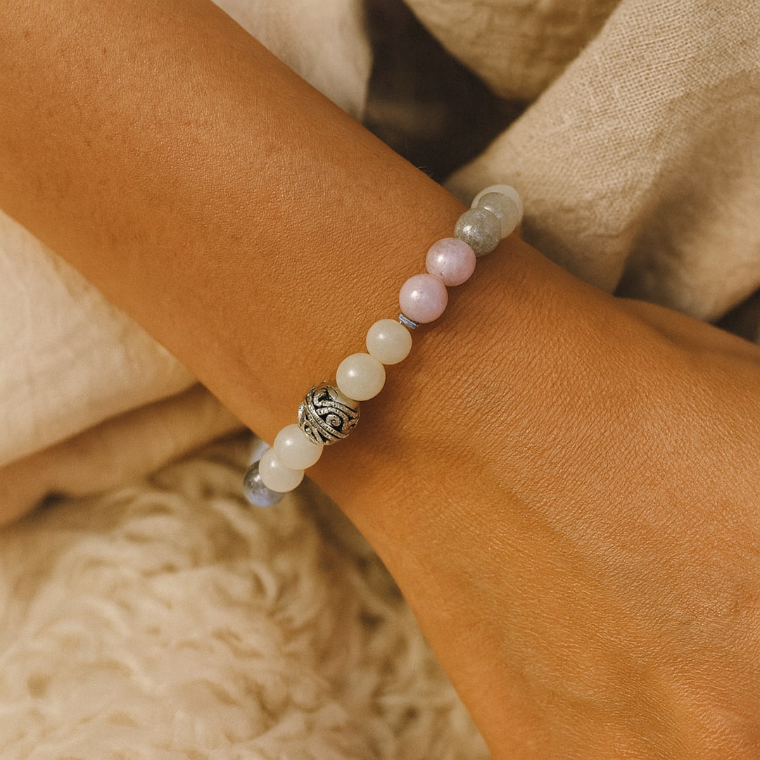 Premium Bracelet "Feminine Energy" in Labradorite, Moonstone & Kunzite