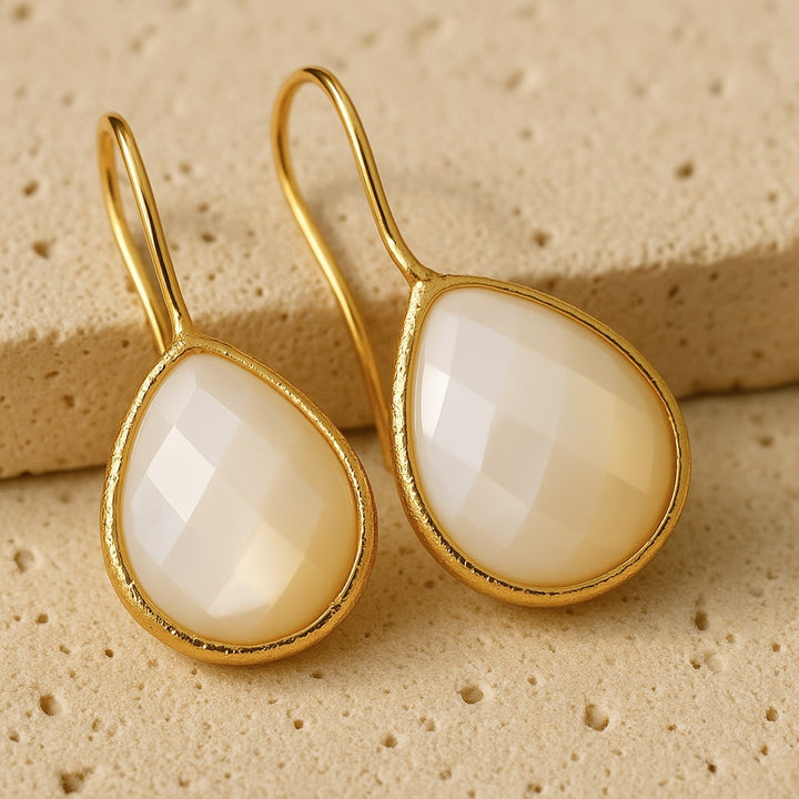Drop Earrings in Mother of Pearl