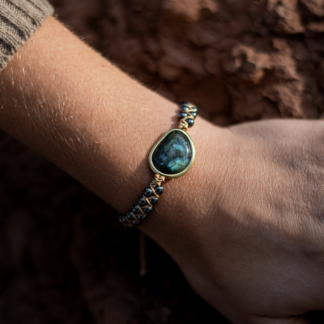 "Celestial Eye" Bracelet in Labradorite & Hematite
