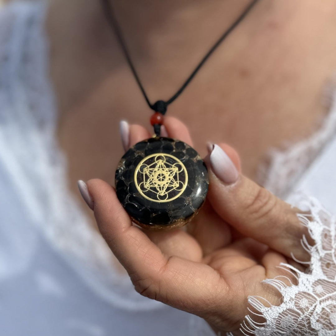 Orgonite Pendant "Metatron's Power" in Obsidian & Garnet